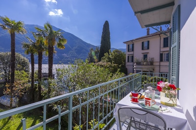 LAGLIO ARTIST'S HOUSE, WITH GARDEN AND DIRECT ACCESS TO THE LAKE