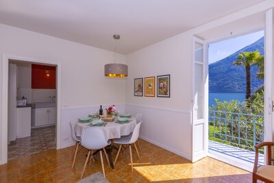 LAGLIO ARTIST'S HOUSE, WITH GARDEN AND DIRECT ACCESS TO THE LAKE