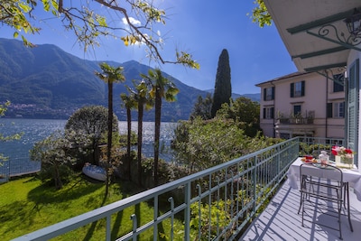 LAGLIO ARTIST'S HOUSE, WITH GARDEN AND DIRECT ACCESS TO THE LAKE