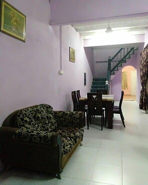 Homestay Haji Ismail 5 Bedroom 2 Aircond