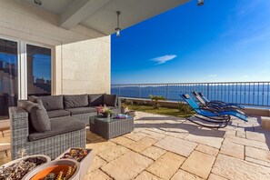 Outdoor dining area is connected to the kitchen and living room