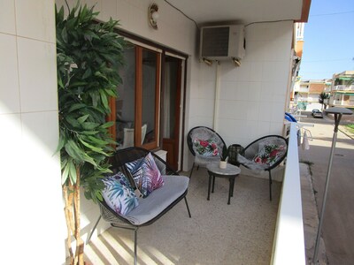 2 Bedroom 1st floor apartment in Mar De Cristal 100 yards from the beach,