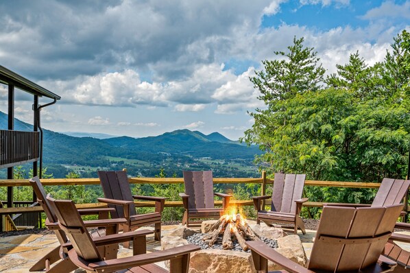 Outdoor propane fire pit with seating for 8. Wide open mountain views.