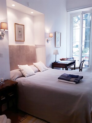 Small queen size double bedroom