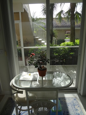 Sunrise breakfast dining. Spare table for front lanai also.