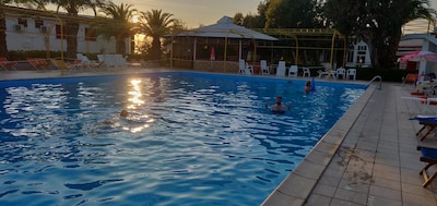 Wohnung in geschlossener Anlage mit Pool.