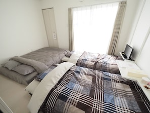 3 beds * Up to 4 people