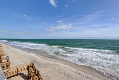 Paradise Found! Fabulous, Flexible, Beach Front Luxury! HotTub, Best Location!