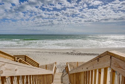 Paradise Found! Fabulous, Flexible, Beach Front Luxury! HotTub, Best Location!