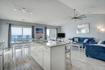 Paradise Found! Fabulous, Flexible, Beach Front Luxury! HotTub, Best Location!