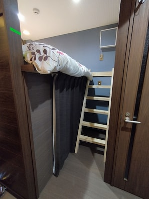 Double loft bed ②