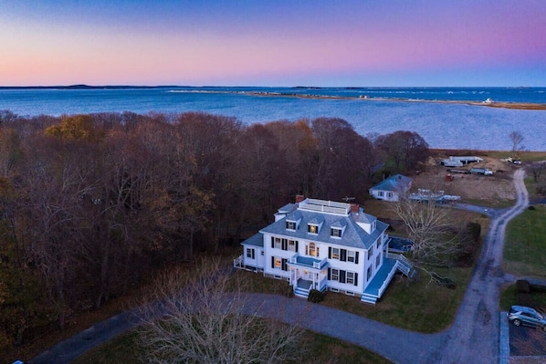 Ocean Side 9 bedroom stately home, with amazing views