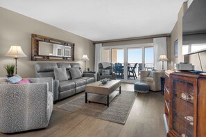 Living Area w/Gulf Front View