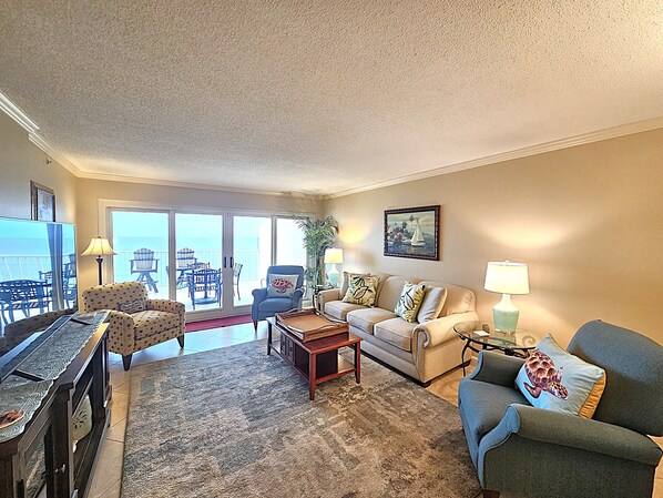Living Area w/New Recliners