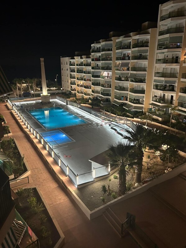 L'appartement n'a pas de vue sur la piscine 