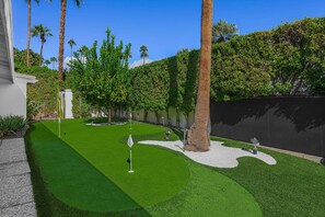 Outdoor Putting Green