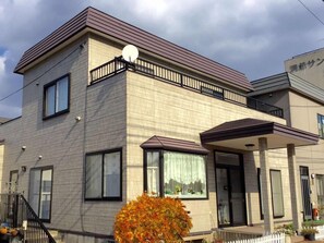 The appearance of the outside home of Toya