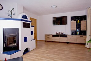 Ferienwohnung Moierhof bis 5 Personen mit Balkon, 100 qm-Wohnzimmer