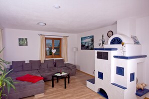 Ferienwohnung Moierhof bis 5 Personen mit Balkon, 100 qm-Wohnzimmer