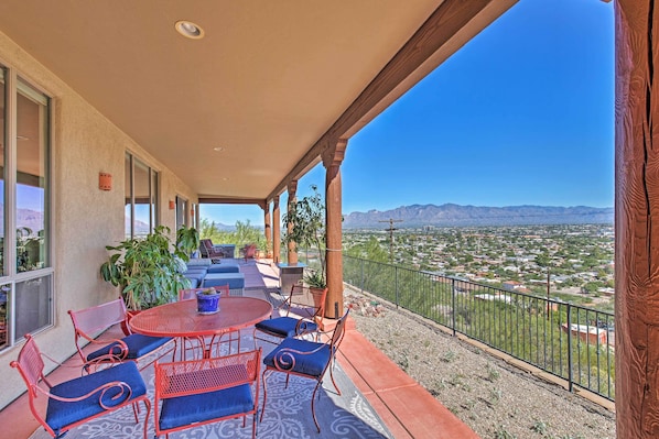Tucson Vacation Rental | 4BR | 3.5BA | 3,500 Sq Ft | Stairs Required