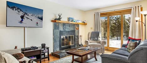 Bright Living Room With Great Views of Open Space and Mountains