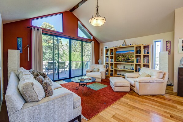 Comfortable Living Room with a Smart TV and Deck Access