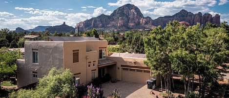 Expansive views of the Sedona Adobe Cottage and the surrounding desert.