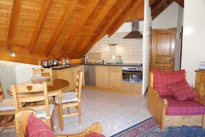 Kitchen /Dining Area
