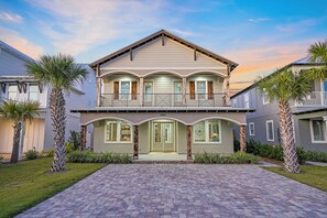 The Luke House - Luxury Near Beach Vacation Rental house with Private Pool in Crystal Beach Destin, Florida - Five Star Properties Destin/30A
