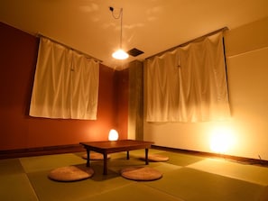 ・ [Example of Japanese-style private room] Up to 4 people can stay