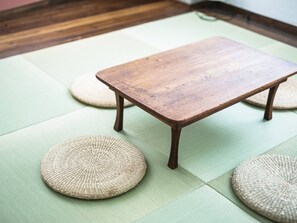 ・ [Example of Japanese-style private room] High-quality space using Ryukyu tatami mats