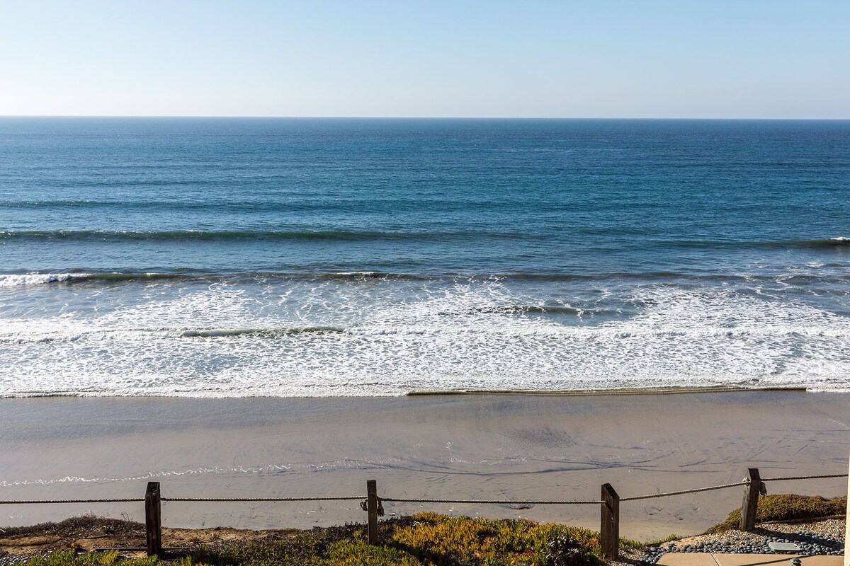 Once Upon A Tide- Spectacular Ocean Views near Pool, Cedros Design District