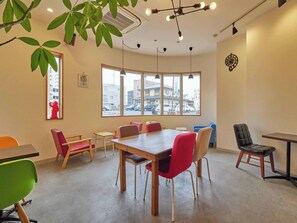 ・[Cafe] Enjoy delicious food and a relaxing time at a stylish cafe.