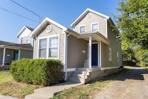 Street view of this single family home.