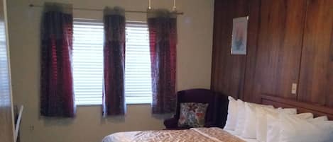 Extra Large Bedroom Queen bed with Roku TV and Desk space