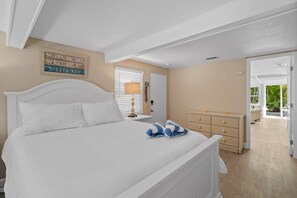 Queen size bed with TV and Netflix in the bedroom