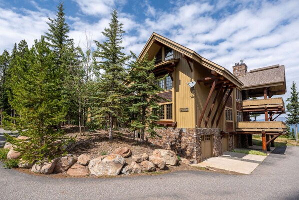 Cowboy Heaven Luxury Suite 1B - Exterior 1