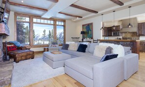 Cowboy Heaven Luxury Suite 1B, Living, 1