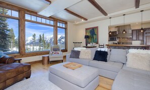 Cowboy Heaven Luxury Suite 1B, Living, 2