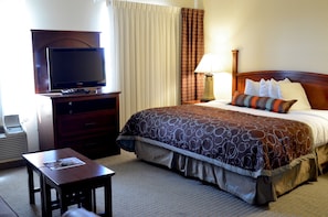 There's a King bed and 2 Queen beds in this unit.