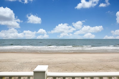 Newly Renovated OCEANFRONT Dream Home with Hot Tub SLEEPS 20