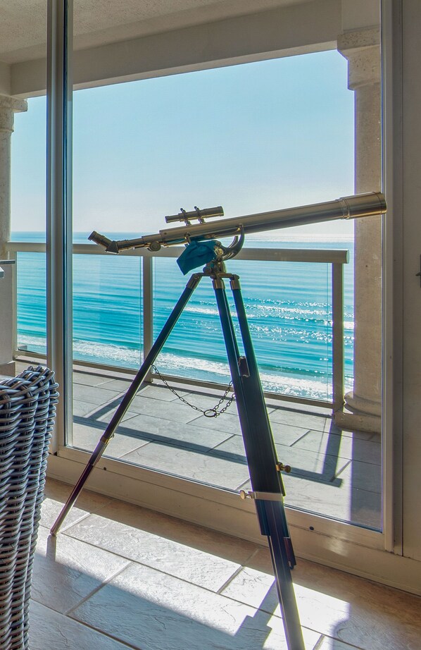 Whether star-gazing or checking out the fishing boats, you can zoom right in