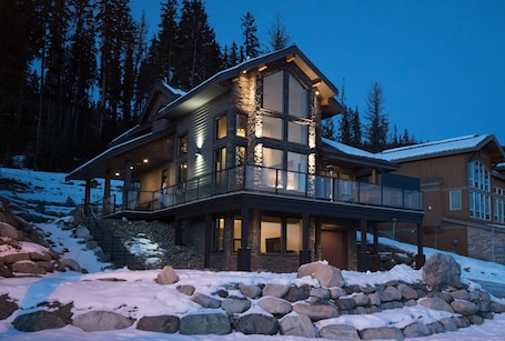 Rambler Ridge Luxury Resort