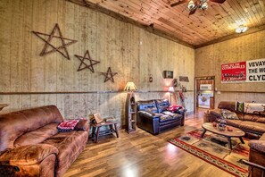 Living Room | Smart TV