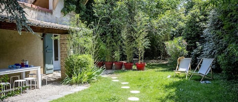 Jardin  Maison Des Amis du Mas Saint-Gens, grand gîte à louer en Provence