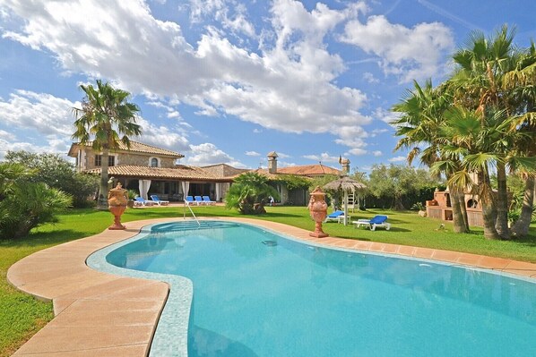 Gamundi - Country house with garden and pool 3 km from the beach