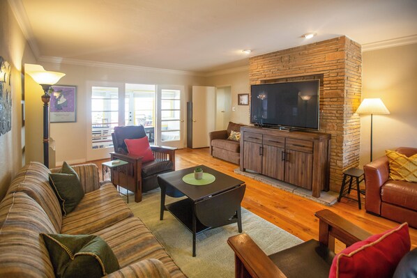 Sunnyvale Vacation Rental | 2BR | 2BA | 1,750 Sq Ft | Step-Free Access