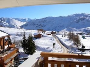 South facing balcony - amazing sunshine views while enjoying brioche & coffee!