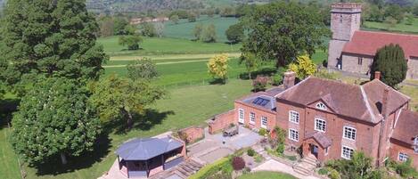 Aerial view of the stunning Broad Meadows Farmhouse