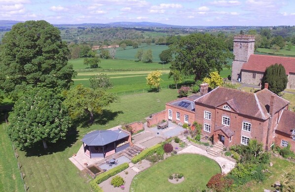 Aerial view of the stunning Broad Meadows Farmhouse